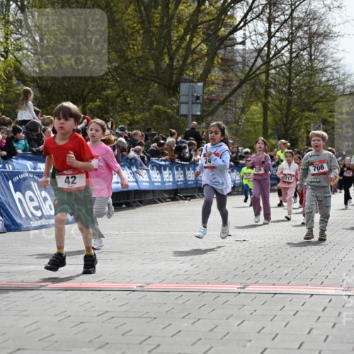 12.04.2026 - 45. Internationalen Wilhelmsburger Insellauf J. Mangold http://msf.ph/oto/9521038 12.04.2026 14:10:34 Ziel 1513, 909, 708, 615, 184, 187, 42, 706, 246, 243, 717, 724, 929, 722, 239, 704 meine-sportfotos.de
