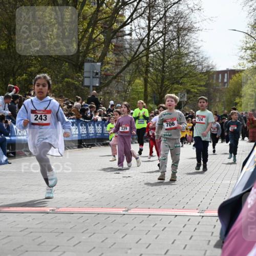 12.04.2026 - 45. Internationalen Wilhelmsburger Insellauf J. Mangold http://msf.ph/oto/9521043 12.04.2026 14:10:34 Ziel 1513, 909, 708, 615, 184, 187, 42, 706, 246, 243, 717, 724, 929, 722, 239, 704 meine-sportfotos.de