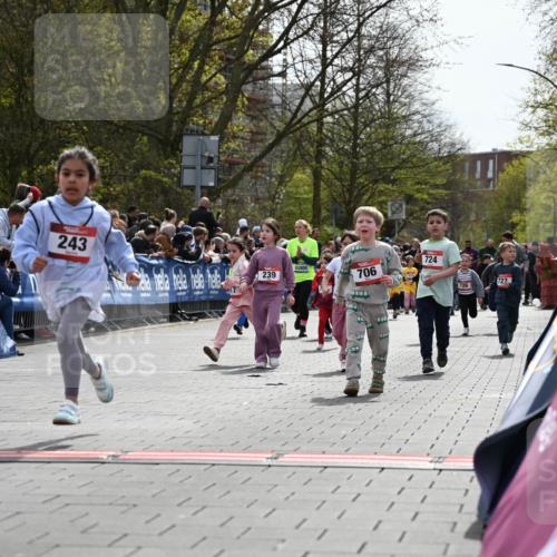 12.04.2026 - 45. Internationalen Wilhelmsburger Insellauf J. Mangold http://msf.ph/oto/9521044 12.04.2026 14:10:35 Ziel 708, 615, 184, 187, 42, 706, 246, 243, 717, 724, 929, 722, 239, 704, 725, 1521 meine-sportfotos.de