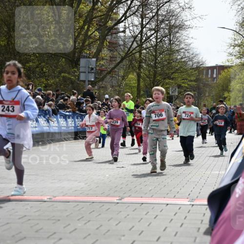 12.04.2026 - 45. Internationalen Wilhelmsburger Insellauf J. Mangold http://msf.ph/oto/9521046 12.04.2026 14:10:35 Ziel 708, 615, 184, 187, 42, 706, 246, 243, 717, 724, 929, 722, 239, 704, 725, 1521 meine-sportfotos.de
