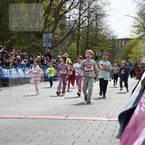 12.04.2026 - 45. Internationalen Wilhelmsburger Insellauf J. Mangold http://msf.ph/oto/9521050 12.04.2026 14:10:35 Ziel 708, 615, 184, 187, 42, 706, 246, 243, 717, 724, 929, 722, 239, 704, 725, 1521 meine-sportfotos.de