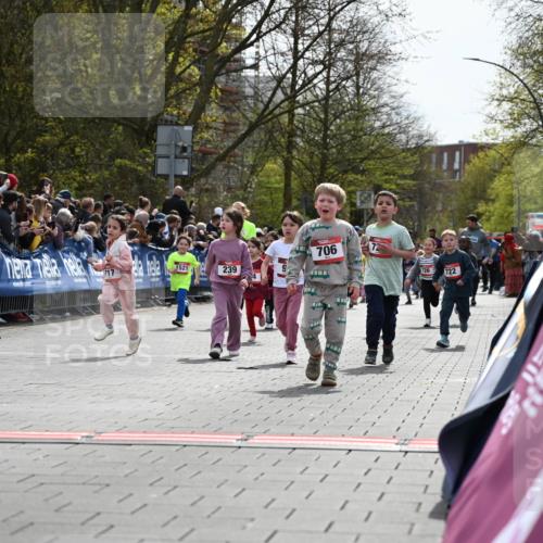 12.04.2026 - 45. Internationalen Wilhelmsburger Insellauf J. Mangold http://msf.ph/oto/9521051 12.04.2026 14:10:35 Ziel 708, 615, 184, 187, 42, 706, 246, 243, 717, 724, 929, 722, 239, 704, 725, 1521 meine-sportfotos.de