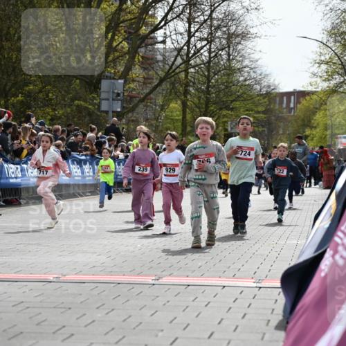 12.04.2026 - 45. Internationalen Wilhelmsburger Insellauf J. Mangold http://msf.ph/oto/9521052 12.04.2026 14:10:35 Ziel 708, 615, 184, 187, 42, 706, 246, 243, 717, 724, 929, 722, 239, 704, 725, 1521 meine-sportfotos.de