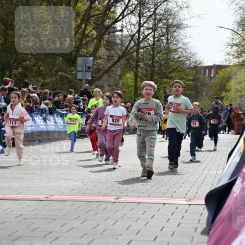 12.04.2026 - 45. Internationalen Wilhelmsburger Insellauf J. Mangold http://msf.ph/oto/9521056 12.04.2026 14:10:36 Ziel 184, 187, 42, 706, 246, 243, 717, 724, 929, 722, 239, 704, 725, 1521, 714, 726 meine-sportfotos.de