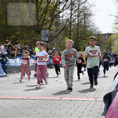 12.04.2026 - 45. Internationalen Wilhelmsburger Insellauf J. Mangold http://msf.ph/oto/9521066 12.04.2026 14:10:37 Ziel 42, 706, 246, 243, 717, 724, 929, 722, 239, 704, 725, 1521, 714, 726, 229 meine-sportfotos.de