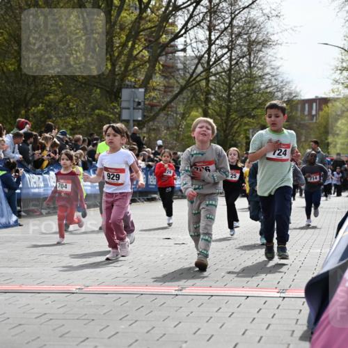 12.04.2026 - 45. Internationalen Wilhelmsburger Insellauf J. Mangold http://msf.ph/oto/9521067 12.04.2026 14:10:37 Ziel 42, 706, 246, 243, 717, 724, 929, 722, 239, 704, 725, 1521, 714, 726, 229 meine-sportfotos.de