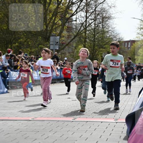 12.04.2026 - 45. Internationalen Wilhelmsburger Insellauf J. Mangold http://msf.ph/oto/9521068 12.04.2026 14:10:37 Ziel 42, 706, 246, 243, 717, 724, 929, 722, 239, 704, 725, 1521, 714, 726, 229 meine-sportfotos.de