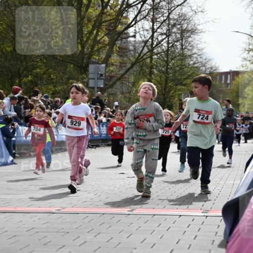 12.04.2026 - 45. Internationalen Wilhelmsburger Insellauf J. Mangold http://msf.ph/oto/9521069 12.04.2026 14:10:37 Ziel 42, 706, 246, 243, 717, 724, 929, 722, 239, 704, 725, 1521, 714, 726, 229 meine-sportfotos.de
