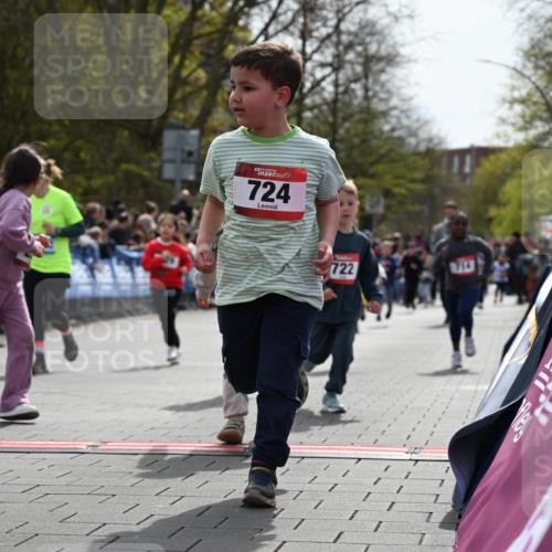 12.04.2026 - 45. Internationalen Wilhelmsburger Insellauf J. Mangold http://msf.ph/oto/9521074 12.04.2026 14:10:38 Ziel 42, 706, 246, 243, 717, 724, 929, 722, 239, 704, 725, 1521, 714, 726, 229 meine-sportfotos.de