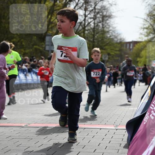 12.04.2026 - 45. Internationalen Wilhelmsburger Insellauf J. Mangold http://msf.ph/oto/9521075 12.04.2026 14:10:38 Ziel 42, 706, 246, 243, 717, 724, 929, 722, 239, 704, 725, 1521, 714, 726, 229 meine-sportfotos.de