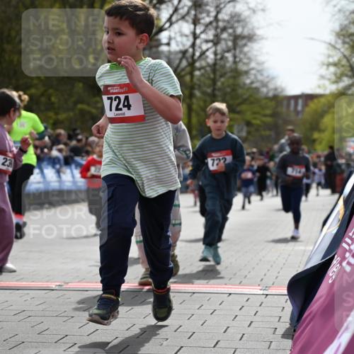 12.04.2026 - 45. Internationalen Wilhelmsburger Insellauf J. Mangold http://msf.ph/oto/9521076 12.04.2026 14:10:38 Ziel 42, 706, 246, 243, 717, 724, 929, 722, 239, 704, 725, 1521, 714, 726, 229 meine-sportfotos.de