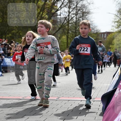 12.04.2026 - 45. Internationalen Wilhelmsburger Insellauf J. Mangold http://msf.ph/oto/9521084 12.04.2026 14:10:39 Ziel 243, 717, 724, 929, 722, 239, 704, 725, 1521, 714, 726, 229, 553, 204 meine-sportfotos.de