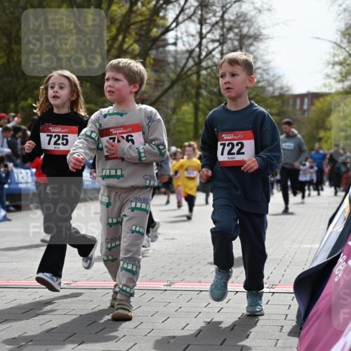 12.04.2026 - 45. Internationalen Wilhelmsburger Insellauf J. Mangold http://msf.ph/oto/9521086 12.04.2026 14:10:39 Ziel 243, 717, 724, 929, 722, 239, 704, 725, 1521, 714, 726, 229, 553, 204 meine-sportfotos.de