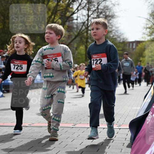 12.04.2026 - 45. Internationalen Wilhelmsburger Insellauf J. Mangold http://msf.ph/oto/9521087 12.04.2026 14:10:39 Ziel 243, 717, 724, 929, 722, 239, 704, 725, 1521, 714, 726, 229, 553, 204 meine-sportfotos.de