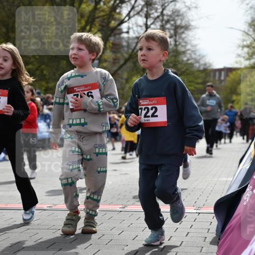 12.04.2026 - 45. Internationalen Wilhelmsburger Insellauf J. Mangold http://msf.ph/oto/9521089 12.04.2026 14:10:39 Ziel 243, 717, 724, 929, 722, 239, 704, 725, 1521, 714, 726, 229, 553, 204 meine-sportfotos.de