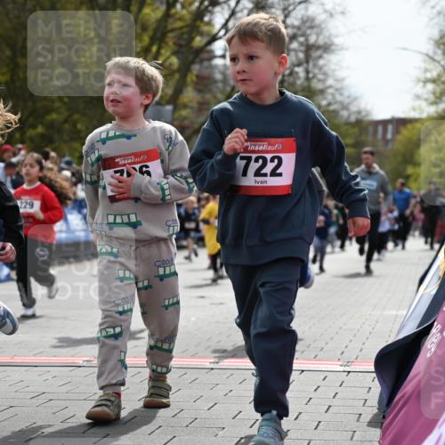 12.04.2026 - 45. Internationalen Wilhelmsburger Insellauf J. Mangold http://msf.ph/oto/9521091 12.04.2026 14:10:40 Ziel 717, 724, 929, 722, 239, 704, 725, 1521, 714, 726, 229, 553, 204, 705, 645 meine-sportfotos.de
