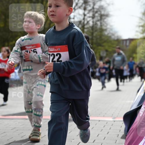 12.04.2026 - 45. Internationalen Wilhelmsburger Insellauf J. Mangold http://msf.ph/oto/9521095 12.04.2026 14:10:40 Ziel 717, 724, 929, 722, 239, 704, 725, 1521, 714, 726, 229, 553, 204, 705, 645 meine-sportfotos.de