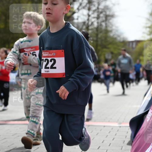 12.04.2026 - 45. Internationalen Wilhelmsburger Insellauf J. Mangold http://msf.ph/oto/9521096 12.04.2026 14:10:40 Ziel 717, 724, 929, 722, 239, 704, 725, 1521, 714, 726, 229, 553, 204, 705, 645 meine-sportfotos.de
