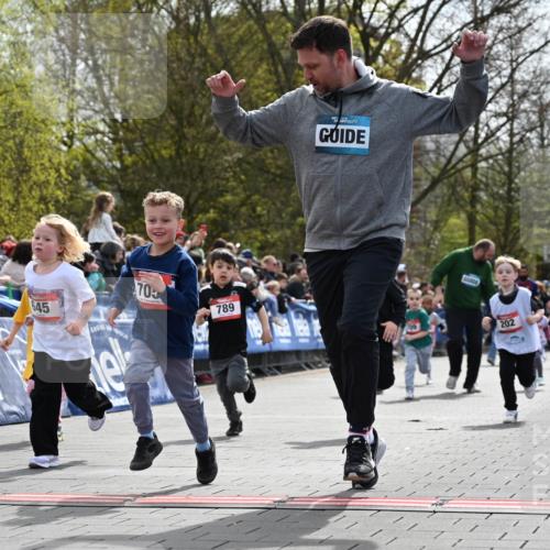 12.04.2026 - 45. Internationalen Wilhelmsburger Insellauf J. Mangold http://msf.ph/oto/9521099 12.04.2026 14:10:44 Ziel 714, 726, 229, 553, 204, 705, 645, 910, 613, 789, 202, 709, 195, 912, 188 meine-sportfotos.de