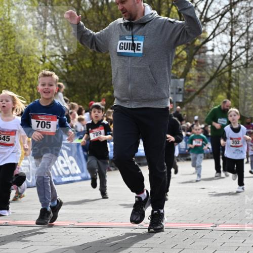 12.04.2026 - 45. Internationalen Wilhelmsburger Insellauf J. Mangold http://msf.ph/oto/9521103 12.04.2026 14:10:44 Ziel 714, 726, 229, 553, 204, 705, 645, 910, 613, 789, 202, 709, 195, 912, 188 meine-sportfotos.de