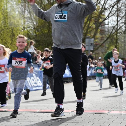 12.04.2026 - 45. Internationalen Wilhelmsburger Insellauf J. Mangold http://msf.ph/oto/9521104 12.04.2026 14:10:44 Ziel 714, 726, 229, 553, 204, 705, 645, 910, 613, 789, 202, 709, 195, 912, 188 meine-sportfotos.de