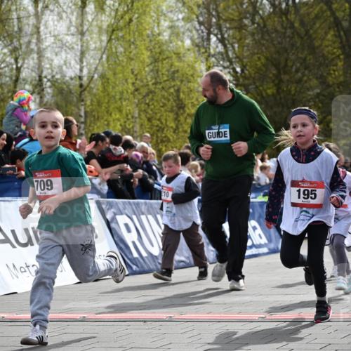 12.04.2026 - 45. Internationalen Wilhelmsburger Insellauf J. Mangold http://msf.ph/oto/9521110 12.04.2026 14:10:48 Ziel 705, 645, 910, 613, 789, 202, 709, 195, 912, 188, 430, 210, 701, 699, 703 meine-sportfotos.de