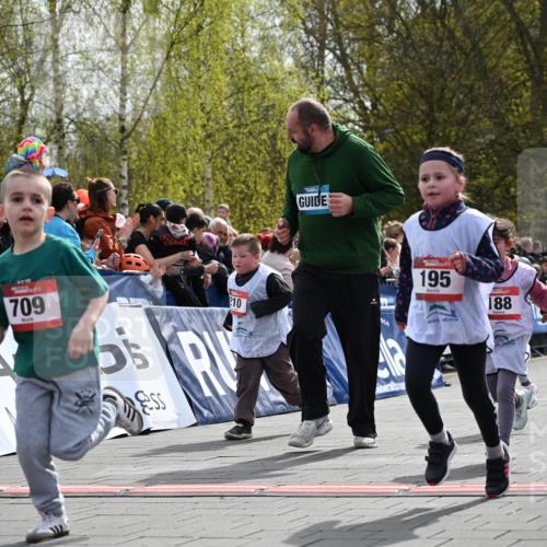 12.04.2026 - 45. Internationalen Wilhelmsburger Insellauf J. Mangold http://msf.ph/oto/9521111 12.04.2026 14:10:48 Ziel 705, 645, 910, 613, 789, 202, 709, 195, 912, 188, 430, 210, 701, 699, 703 meine-sportfotos.de