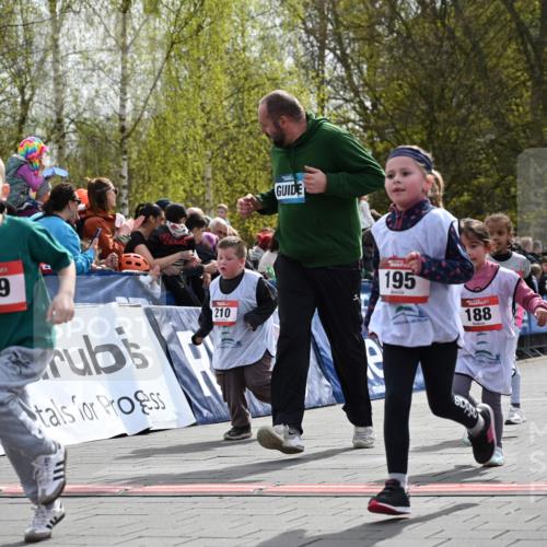 12.04.2026 - 45. Internationalen Wilhelmsburger Insellauf J. Mangold http://msf.ph/oto/9521112 12.04.2026 14:10:48 Ziel 705, 645, 910, 613, 789, 202, 709, 195, 912, 188, 430, 210, 701, 699, 703 meine-sportfotos.de