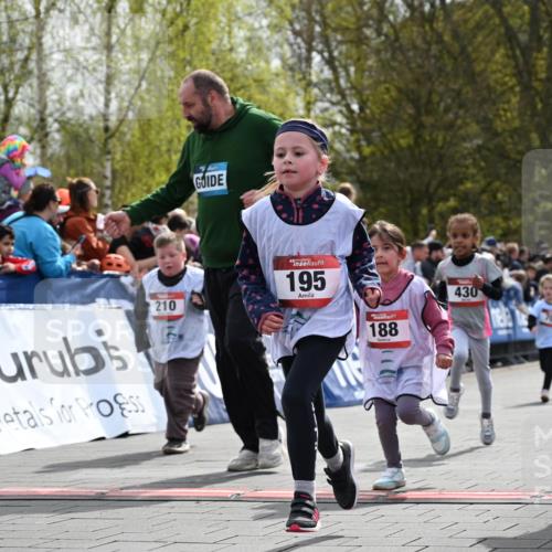 12.04.2026 - 45. Internationalen Wilhelmsburger Insellauf J. Mangold http://msf.ph/oto/9521115 12.04.2026 14:10:48 Ziel 705, 645, 910, 613, 789, 202, 709, 195, 912, 188, 430, 210, 701, 699, 703 meine-sportfotos.de