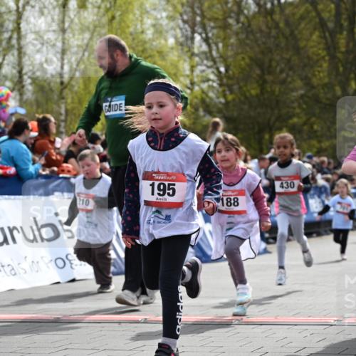 12.04.2026 - 45. Internationalen Wilhelmsburger Insellauf J. Mangold http://msf.ph/oto/9521116 12.04.2026 14:10:48 Ziel 705, 645, 910, 613, 789, 202, 709, 195, 912, 188, 430, 210, 701, 699, 703 meine-sportfotos.de