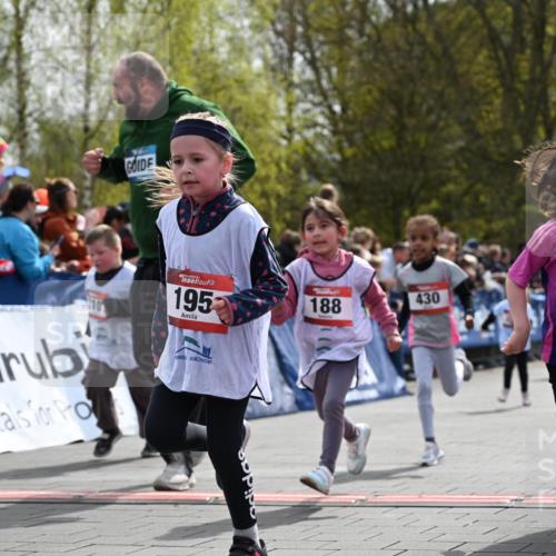 12.04.2026 - 45. Internationalen Wilhelmsburger Insellauf J. Mangold http://msf.ph/oto/9521117 12.04.2026 14:10:48 Ziel 705, 645, 910, 613, 789, 202, 709, 195, 912, 188, 430, 210, 701, 699, 703 meine-sportfotos.de