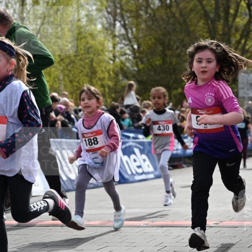 12.04.2026 - 45. Internationalen Wilhelmsburger Insellauf J. Mangold http://msf.ph/oto/9521120 12.04.2026 14:10:49 Ziel 910, 613, 789, 202, 709, 195, 912, 188, 430, 210, 701, 699, 703 meine-sportfotos.de