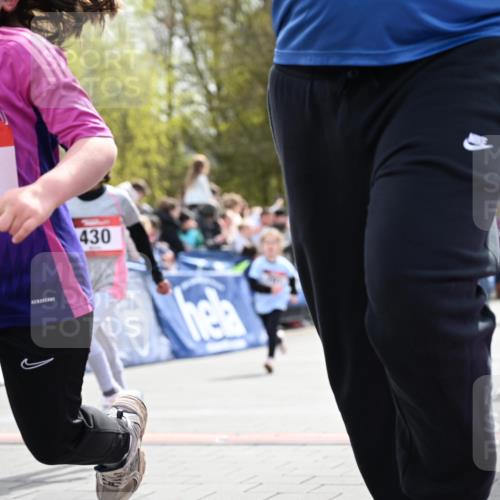 12.04.2026 - 45. Internationalen Wilhelmsburger Insellauf J. Mangold http://msf.ph/oto/9521128 12.04.2026 14:10:49 Ziel 910, 613, 789, 202, 709, 195, 912, 188, 430, 210, 701, 699, 703 meine-sportfotos.de
