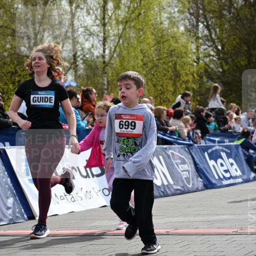 12.04.2026 - 45. Internationalen Wilhelmsburger Insellauf J. Mangold http://msf.ph/oto/9521133 12.04.2026 14:10:53 Ziel 430, 210, 701, 699, 703, 54, 147, 112, 643, 1514 meine-sportfotos.de