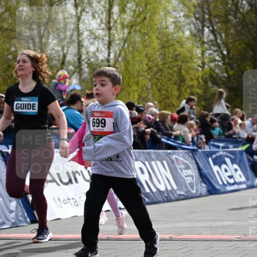 12.04.2026 - 45. Internationalen Wilhelmsburger Insellauf J. Mangold http://msf.ph/oto/9521134 12.04.2026 14:10:53 Ziel 430, 210, 701, 699, 703, 54, 147, 112, 643, 1514 meine-sportfotos.de