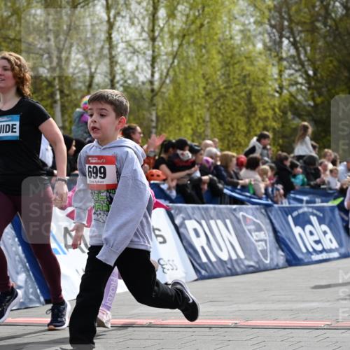 12.04.2026 - 45. Internationalen Wilhelmsburger Insellauf J. Mangold http://msf.ph/oto/9521135 12.04.2026 14:10:53 Ziel 430, 210, 701, 699, 703, 54, 147, 112, 643, 1514 meine-sportfotos.de