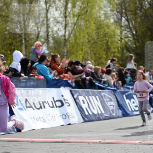 12.04.2026 - 45. Internationalen Wilhelmsburger Insellauf J. Mangold http://msf.ph/oto/9521139 12.04.2026 14:10:53 Ziel 430, 210, 701, 699, 703, 54, 147, 112, 643, 1514 meine-sportfotos.de