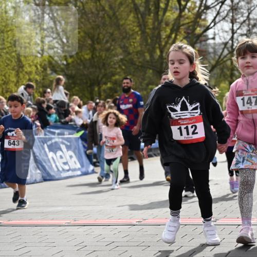 12.04.2026 - 45. Internationalen Wilhelmsburger Insellauf J. Mangold http://msf.ph/oto/9521152 12.04.2026 14:10:55 Ziel 701, 699, 703, 54, 147, 112, 643, 1514, 1526 meine-sportfotos.de