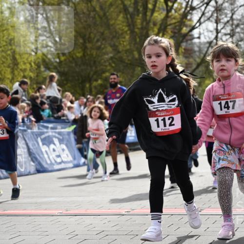 12.04.2026 - 45. Internationalen Wilhelmsburger Insellauf J. Mangold http://msf.ph/oto/9521153 12.04.2026 14:10:55 Ziel 701, 699, 703, 54, 147, 112, 643, 1514, 1526 meine-sportfotos.de