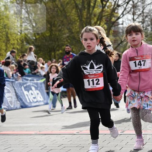 12.04.2026 - 45. Internationalen Wilhelmsburger Insellauf J. Mangold http://msf.ph/oto/9521154 12.04.2026 14:10:55 Ziel 701, 699, 703, 54, 147, 112, 643, 1514, 1526 meine-sportfotos.de