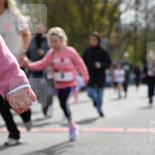 12.04.2026 - 45. Internationalen Wilhelmsburger Insellauf J. Mangold http://msf.ph/oto/9521161 12.04.2026 14:10:57 Ziel 54, 147, 112, 643, 1514, 1526, 700, 707 meine-sportfotos.de