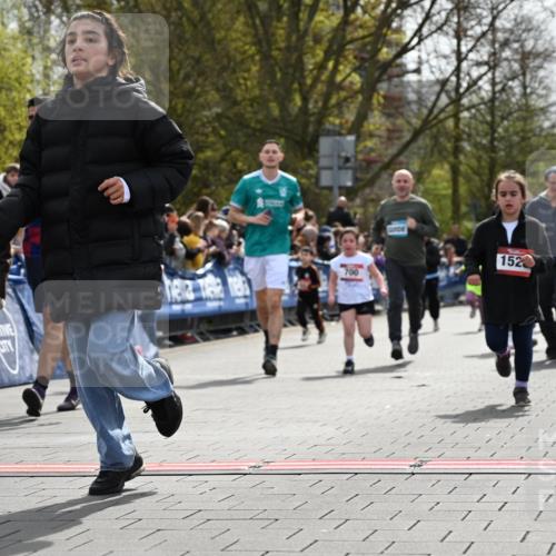 12.04.2026 - 45. Internationalen Wilhelmsburger Insellauf J. Mangold http://msf.ph/oto/9521167 12.04.2026 14:10:58 Ziel 54, 147, 112, 643, 1514, 1526, 700, 707, 727, 57, 728 meine-sportfotos.de