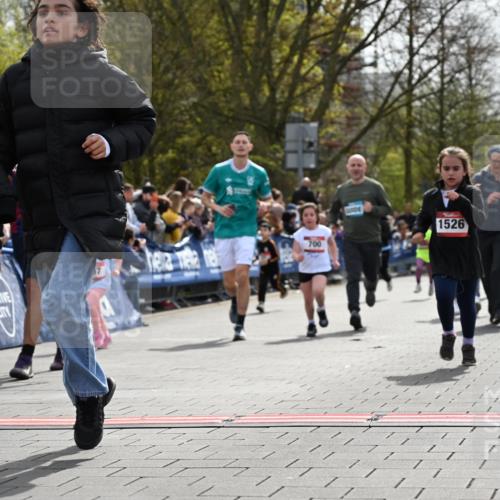 12.04.2026 - 45. Internationalen Wilhelmsburger Insellauf J. Mangold http://msf.ph/oto/9521168 12.04.2026 14:10:58 Ziel 54, 147, 112, 643, 1514, 1526, 700, 707, 727, 57, 728 meine-sportfotos.de