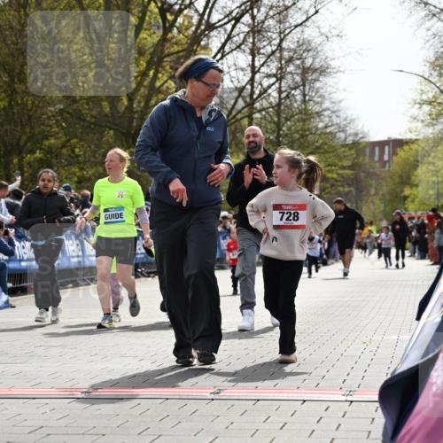 12.04.2026 - 45. Internationalen Wilhelmsburger Insellauf J. Mangold http://msf.ph/oto/9521189 12.04.2026 14:11:01 Ziel 1514, 1526, 700, 707, 727, 57, 728, 584, 568 meine-sportfotos.de