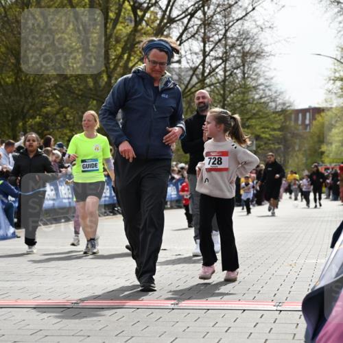 12.04.2026 - 45. Internationalen Wilhelmsburger Insellauf J. Mangold http://msf.ph/oto/9521191 12.04.2026 14:11:02 Ziel 1526, 700, 707, 727, 57, 728, 584, 568 meine-sportfotos.de