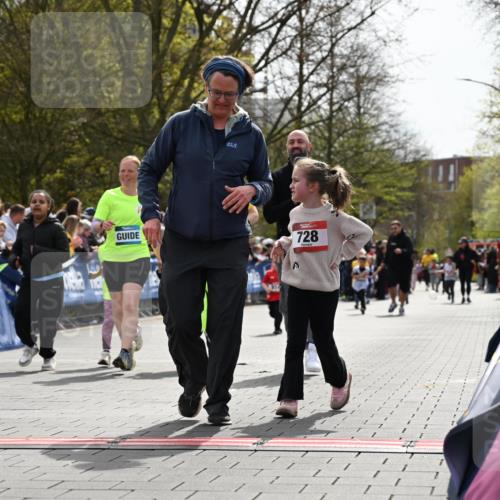 12.04.2026 - 45. Internationalen Wilhelmsburger Insellauf J. Mangold http://msf.ph/oto/9521192 12.04.2026 14:11:02 Ziel 1526, 700, 707, 727, 57, 728, 584, 568 meine-sportfotos.de