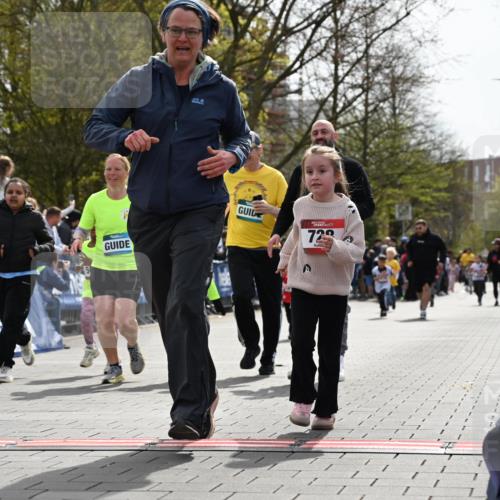 12.04.2026 - 45. Internationalen Wilhelmsburger Insellauf J. Mangold http://msf.ph/oto/9521196 12.04.2026 14:11:02 Ziel 1526, 700, 707, 727, 57, 728, 584, 568 meine-sportfotos.de