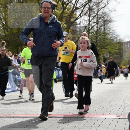 12.04.2026 - 45. Internationalen Wilhelmsburger Insellauf J. Mangold http://msf.ph/oto/9521197 12.04.2026 14:11:02 Ziel 1526, 700, 707, 727, 57, 728, 584, 568 meine-sportfotos.de