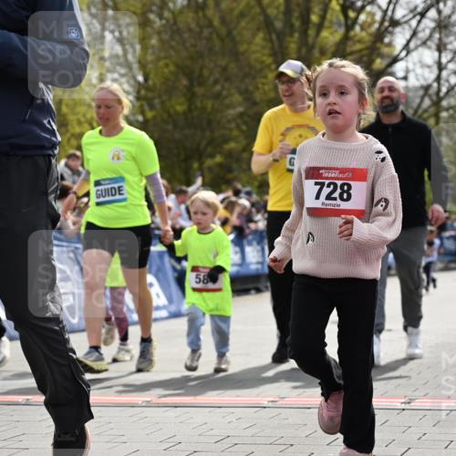 12.04.2026 - 45. Internationalen Wilhelmsburger Insellauf J. Mangold http://msf.ph/oto/9521203 12.04.2026 14:11:03 Ziel 1526, 700, 707, 727, 57, 728, 584, 568, 914 meine-sportfotos.de