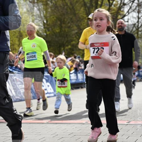 12.04.2026 - 45. Internationalen Wilhelmsburger Insellauf J. Mangold http://msf.ph/oto/9521204 12.04.2026 14:11:03 Ziel 1526, 700, 707, 727, 57, 728, 584, 568, 914 meine-sportfotos.de